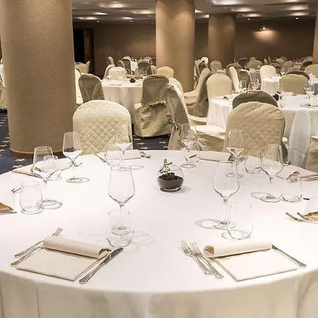 Flyon & Conference Center Hotell 4*
