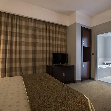 Hotel Flyon & Conference Center Bolonia