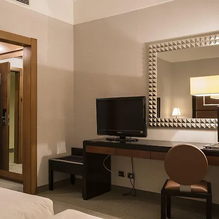 Flyon & Conference Center 4* Bolonia