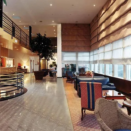 Flyon & Conference Center Hotel Bolonia