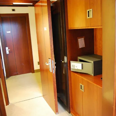 Flyon & Conference Center Hotel Bolonia